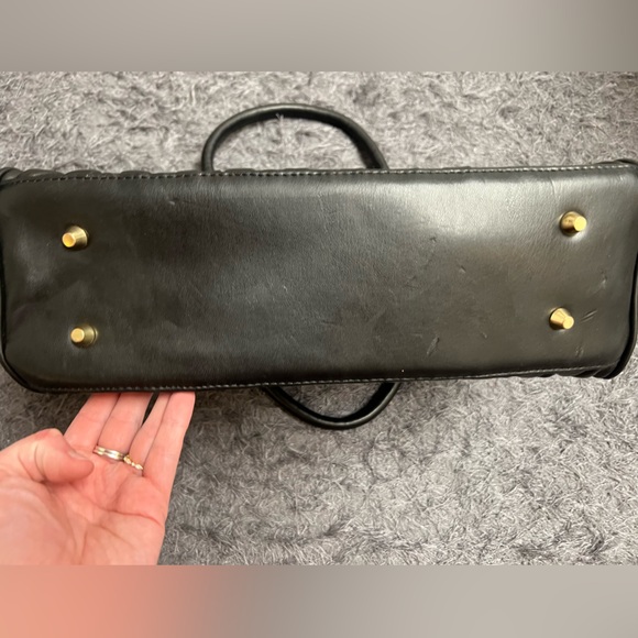 Bebe Shoulder Bag! - Picture 6 of 16